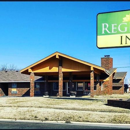 Regency Inn Iola Bagian luar foto