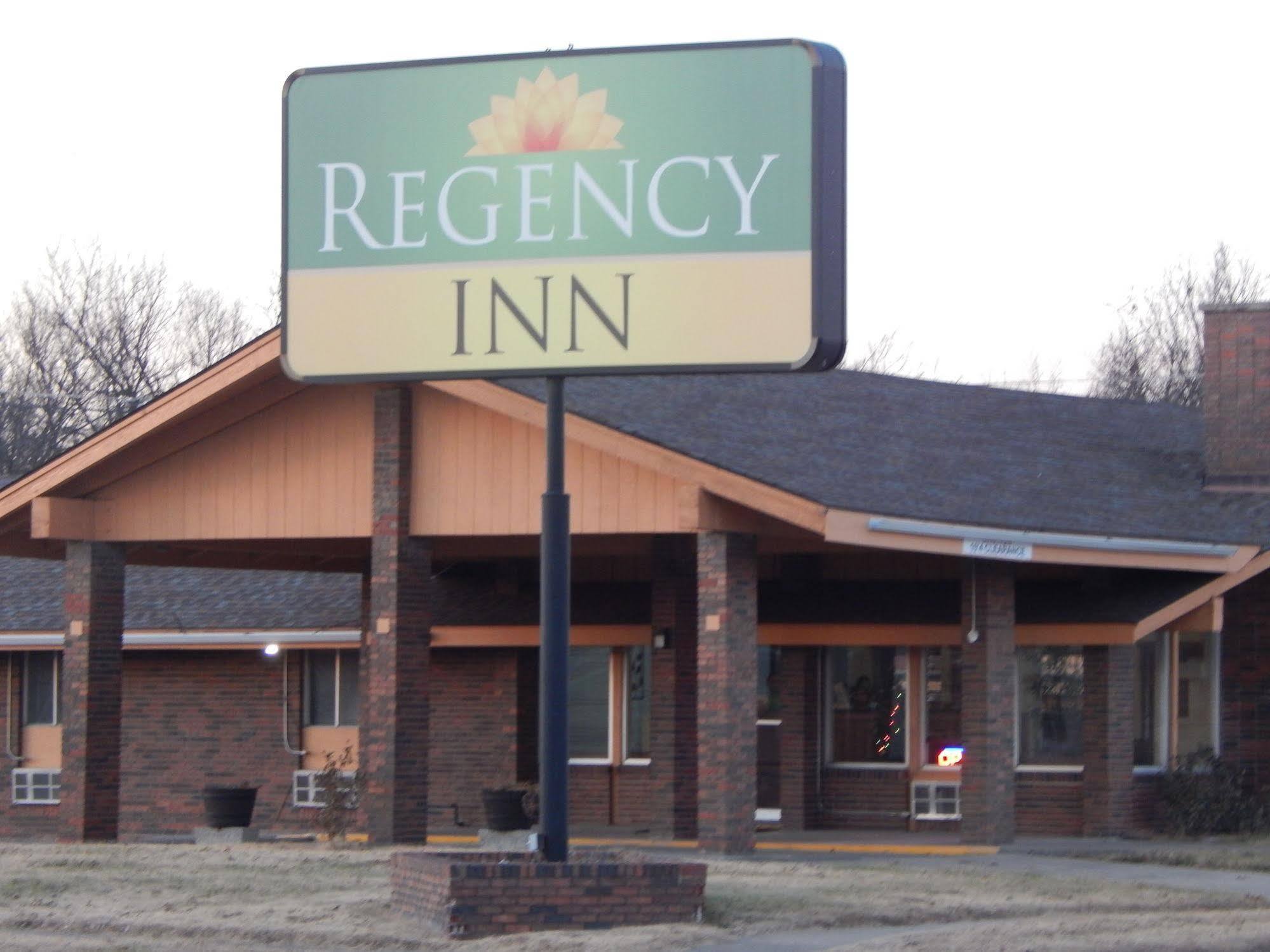 Regency Inn Iola Bagian luar foto